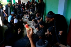 Akhiri Ramadan 1444...