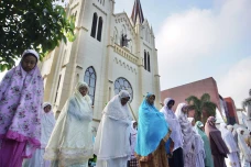 Salat Ied di Halaman...