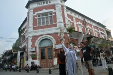 Menikmati Kota Lama...