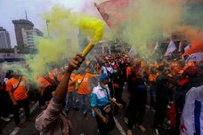 Serikat Buruh Gelar...