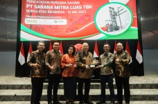 Resmi Melantai di BEI,...