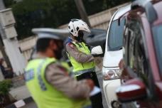 Polisi Kembali Berlakukan...