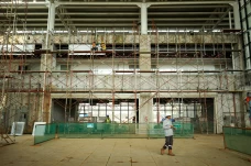 Melihat Progres Pembangunan...