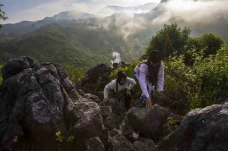 Menjelajahi Situs Geopark...