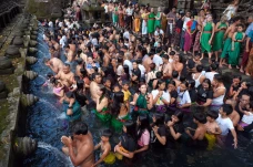 Ritual Melukat saat...