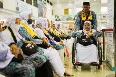 Ratusan Calon Jamaah...