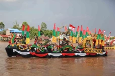 Lomba Perahu Hias Festival...