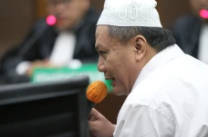 Sidang Perdana Terdakwa...
