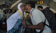 Pemberangkatan 1.076...