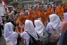 Biksu Thailand Tiba...