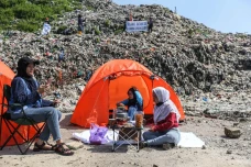Sindir Pemkot Depok,...