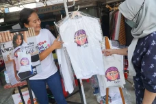 Warnai Pasar Kaos dan...