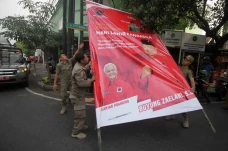 Penertiban Baliho Tak...