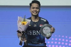 Kalahkan Anders Antonsen,...