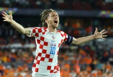 Sikat Belanda 4-2 ,...