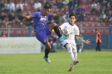 Madura United FC Kalahkan...