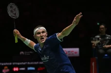 Viktor Axelsen Melaju...