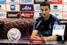 Scaloni Puji Stadion...