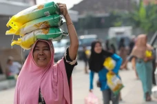 Emak-emak Kompak Serbu...