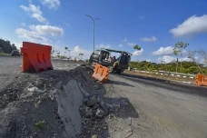 Waduh, Jalur bypass...