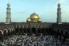 Masjid Kubah Emas Depok...
