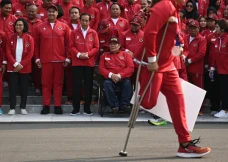Presiden Jokowi Serahkan...