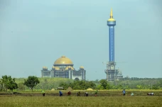 Megahnya Masjid Rahmatan...