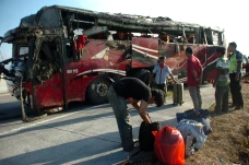 Kecelakaan Bus di Tol...