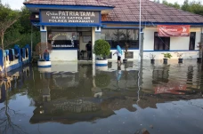 Banjir Rob Rendam Mako...