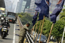 Penertiban Atribut Partai...