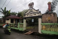 Mengunjungi Benteng...