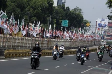 Atribut Partai Politik...