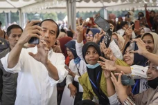 Kunjungi Pasar Rakyat...