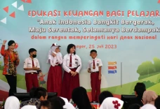 OJK Gelar Edukasi Keuangan...