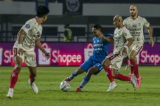 Persib Bandung Ditahan...