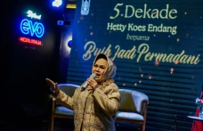 Rayakan 50 Tahun Berkarier,...