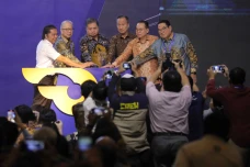 Airlangga Hartarto Buka...