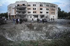 Rudal Rusia Hantam Hotel...