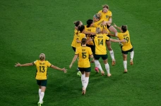 Menang Adu Penalti Lawan...
