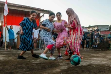 Pertandingan Sepakbola...