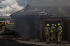 Mobil Nenek-nenek Terbakar,...