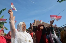 Potret Puluhan Santri...