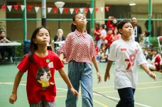Melihat Keseruan Lomba...