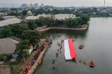 Pengibaran Bendera Merah...