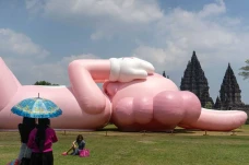 Pameran Kaws: Holiday...
