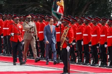 Tiba di Kenya, Presiden...