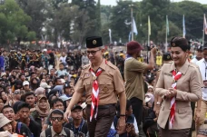 OJK Gelar Peringatan...