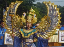 Peragaan Busana Kontemporer...