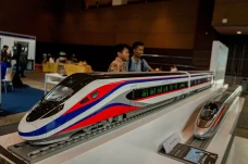 Melihat Pameran Kereta...