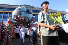 Maba Unitomo Gelar Aksi...
